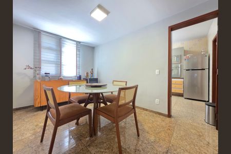 Apartamento à venda com 204m², 4 quartos e 4 vagas Apartamento à venda com 204m², 4 quartos e 4 vagasCopa