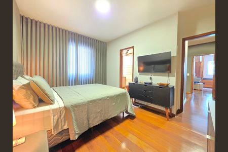 Apartamento à venda com 204m², 4 quartos e 4 vagas Apartamento à venda com 204m², 4 quartos e 4 vagasQuarto Suíte 1