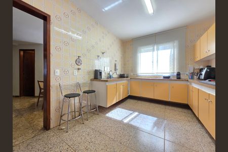 Apartamento à venda com 204m², 4 quartos e 4 vagas Apartamento à venda com 204m², 4 quartos e 4 vagasCozinha