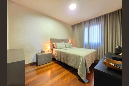 Apartamento à venda com 204m², 4 quartos e 4 vagas Apartamento à venda com 204m², 4 quartos e 4 vagasQuarto Suíte 1
