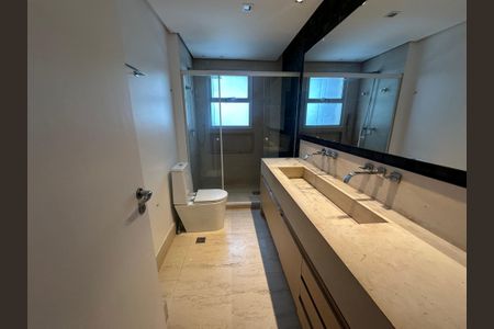 Apartamento à venda com 196m², 3 quartos e 3 vagasBanheiro da Suíte 1