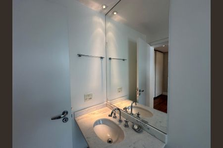 Apartamento à venda com 196m², 3 quartos e 3 vagasBanheiro da Suíte 2