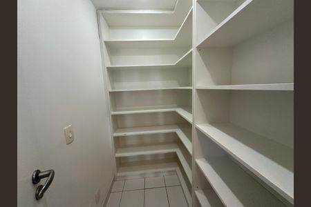 Apartamento à venda com 196m², 3 quartos e 3 vagasDespensa
