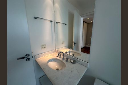 Apartamento à venda com 196m², 3 quartos e 3 vagasBanheiro da Suíte 2