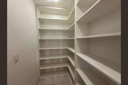 Apartamento à venda com 196m², 3 quartos e 3 vagasDespensa