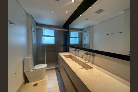 Apartamento à venda com 196m², 3 quartos e 3 vagasBanheiro da Suíte 1