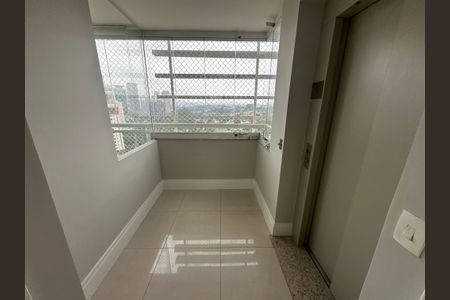 Apartamento à venda com 196m², 3 quartos e 3 vagasHall de entrada