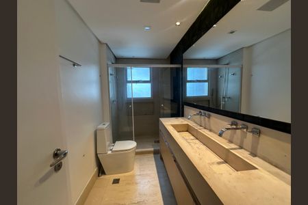 Apartamento à venda com 196m², 3 quartos e 3 vagasBanheiro da Suíte 1