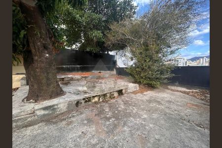Casa à venda com 280m², 4 quartos e 4 vagas