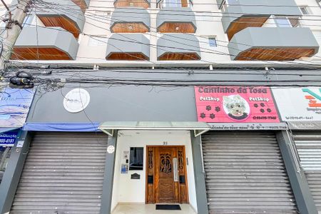 Apartamento para alugar com 85m², 2 quartos e 1 vagaFachada + plaquinha