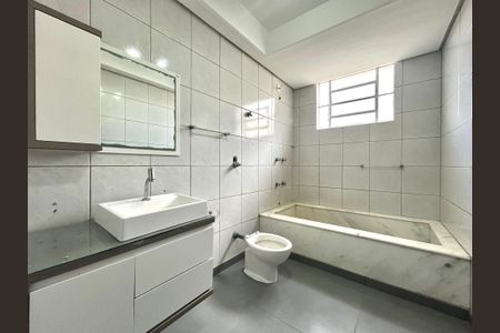 Casa para alugar com 335m², 3 quartos e 4 vagasBanheiro 