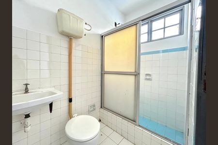 Casa para alugar com 335m², 3 quartos e 4 vagasBanheiro área de serviço 