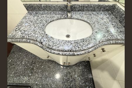 Apartamento à venda com 139m², 3 quartos e 1 vaga Apartamento à venda com 139m², 3 quartos e 1 vagaBanheiro da Suíte 2