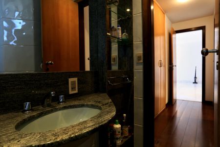 Apartamento para alugar com 138m², 4 quartos e 2 vagasBanheiro