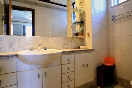 Apartamento para alugar com 138m², 4 quartos e 2 vagasBanheiro da Suíte