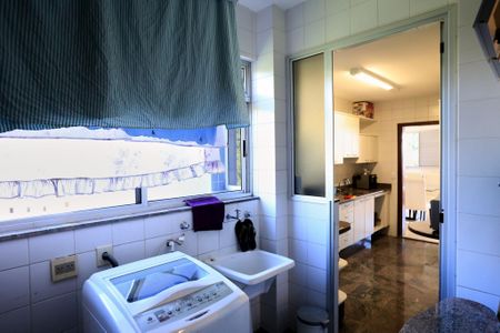 Apartamento para alugar com 138m², 4 quartos e 2 vagasÁrea de Serviço