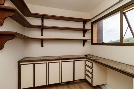 Apartamento à venda com 186m², 3 quartos e 2 vagas Apartamento à venda com 186m², 3 quartos e 2 vagasQuarto de Serviço