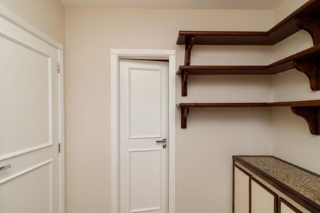 Apartamento à venda com 186m², 3 quartos e 2 vagas Apartamento à venda com 186m², 3 quartos e 2 vagasQuarto de Serviço