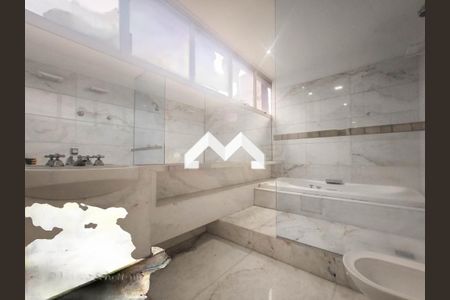 Apartamento à venda com 275m², 4 quartos e 3 vagas