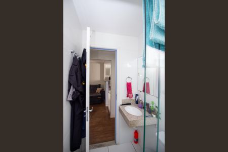 Apartamento à venda com 65m², 2 quartos e 1 vaga Apartamento à venda com 65m², 2 quartos e 1 vagaBanheiro Social