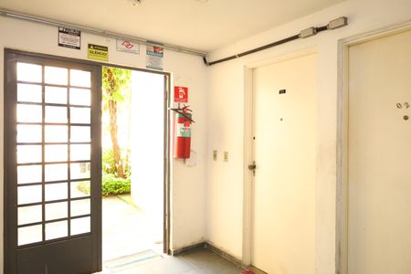 Apartamento para alugar com 54m², 2 quartos e 1 vagaÁrea comum - Saguão do prédio