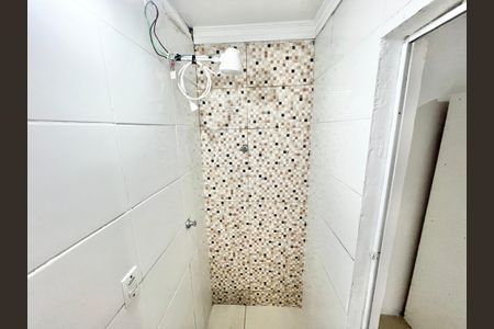 Banheiro de casa para alugar com 1 quarto, 25m² em Vila Roque, São Paulo