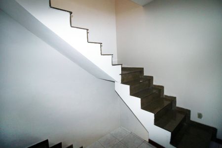 Sala - Escada de casa à venda com 2 quartos, 200m² em Olaria, Rio de Janeiro