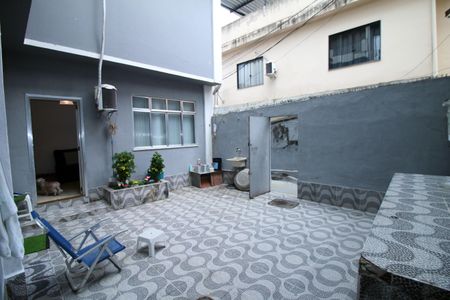 Casa à venda com 200m², 2 quartos e sem vagaQuintal