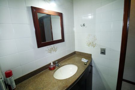 Casa à venda com 200m², 2 quartos e sem vagaBanheiro da Suíte