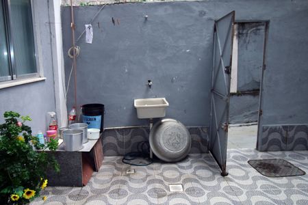 Casa à venda com 200m², 2 quartos e sem vagaQuintal