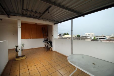 Casa à venda com 200m², 2 quartos e sem vagaTerraço