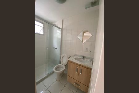 Banheiro de apartamento à venda com 1 quarto, 52m² em Vila Liviero, São Paulo