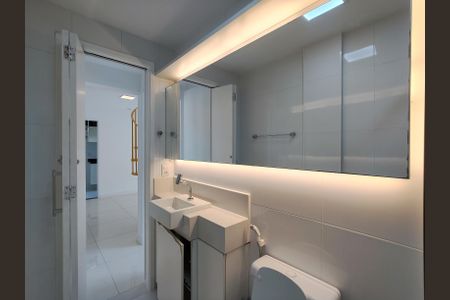 Apartamento para alugar com 98m², 2 quartos e 1 vaga Apartamento para alugar com 98m², 2 quartos e 1 vagaBanheiro Corredor