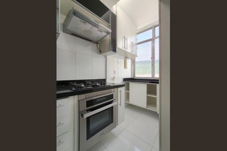 Apartamento para alugar com 98m², 2 quartos e 1 vaga Apartamento para alugar com 98m², 2 quartos e 1 vagaCozinha e Área de Serviço
