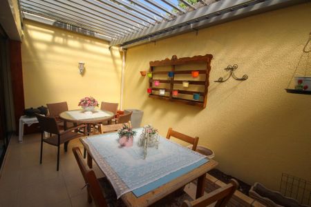 Casa de condomínio à venda com 186m², 3 quartos e 2 vagas Casa de condomínio à venda com 186m², 3 quartos e 2 vagasVaranda