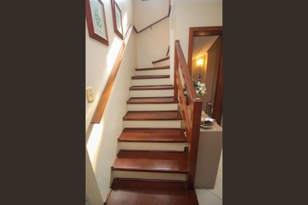 Casa de condomínio à venda com 186m², 3 quartos e 2 vagas Casa de condomínio à venda com 186m², 3 quartos e 2 vagasEscada