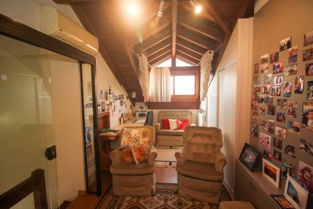 Casa de condomínio à venda com 186m², 3 quartos e 2 vagas Casa de condomínio à venda com 186m², 3 quartos e 2 vagasEscritório