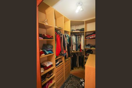 Casa de condomínio à venda com 186m², 3 quartos e 2 vagas Casa de condomínio à venda com 186m², 3 quartos e 2 vagasCloset da suíte