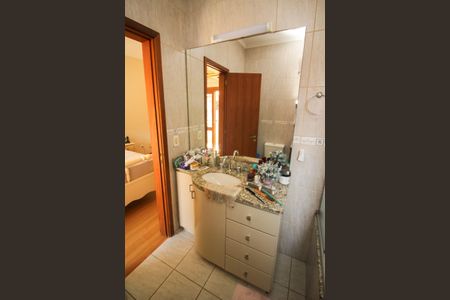 Casa de condomínio à venda com 186m², 3 quartos e 2 vagas Casa de condomínio à venda com 186m², 3 quartos e 2 vagasBanheiro da Suíte