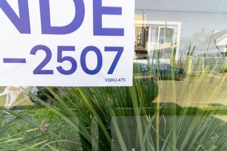 Casa à venda com 297m², 3 quartos e 2 vagas Casa à venda com 297m², 3 quartos e 2 vagasPlaquinha