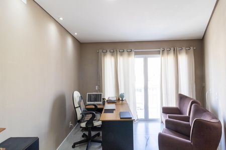 Casa à venda com 297m², 3 quartos e 2 vagas Casa à venda com 297m², 3 quartos e 2 vagasEscritório