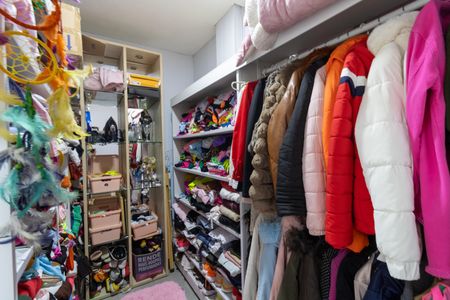 Casa à venda com 297m², 3 quartos e 2 vagas Casa à venda com 297m², 3 quartos e 2 vagasCloset da suíte 2