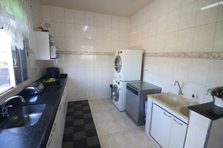 Casa à venda com 637m², 3 quartos e 1 vagaCozinha e Área de Serviço