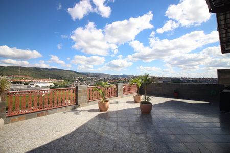 Casa à venda com 637m², 3 quartos e 1 vagaQuintal