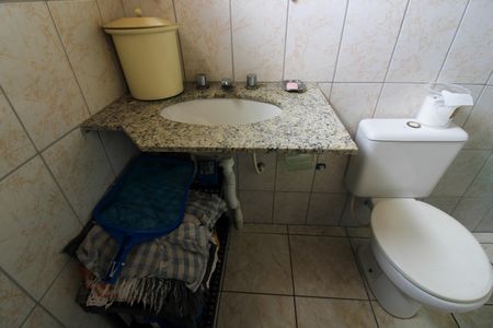 Casa à venda com 208m², 3 quartos e 1 vaga Casa à venda com 208m², 3 quartos e 1 vagaBanheiro área de serviço