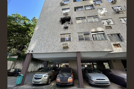 Apartamento à venda com 57m², 2 quartos e 1 vagaFachada do bloco + plaquinha