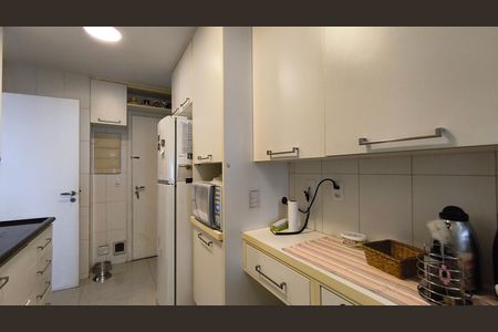 Apartamento à venda com 197m², 4 quartos e 3 vagas Apartamento à venda com 197m², 4 quartos e 3 vagasCozinha