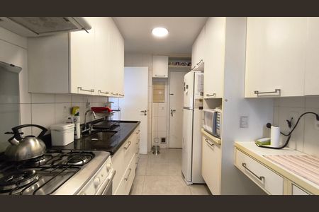 Apartamento à venda com 197m², 4 quartos e 3 vagas Apartamento à venda com 197m², 4 quartos e 3 vagasCozinha