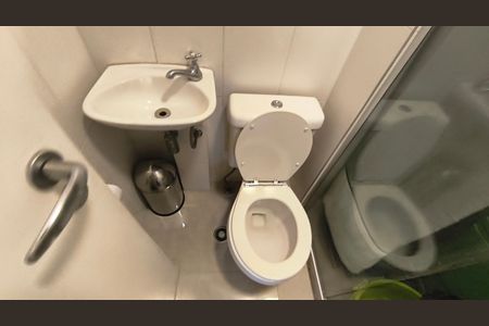 Apartamento à venda com 197m², 4 quartos e 3 vagas Apartamento à venda com 197m², 4 quartos e 3 vagasBanheiro de Serviço