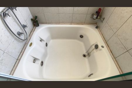 Apartamento à venda com 197m², 4 quartos e 3 vagas Apartamento à venda com 197m², 4 quartos e 3 vagasBanheiro Superior